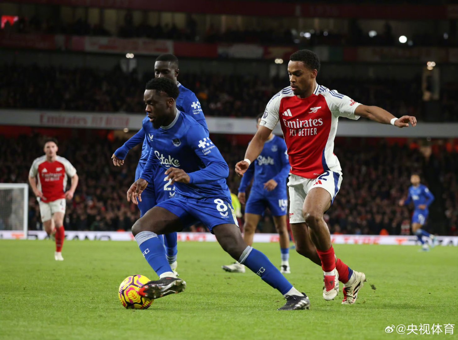 开云体育中国-阿森纳主场不敌，战绩再次遭遇困境！