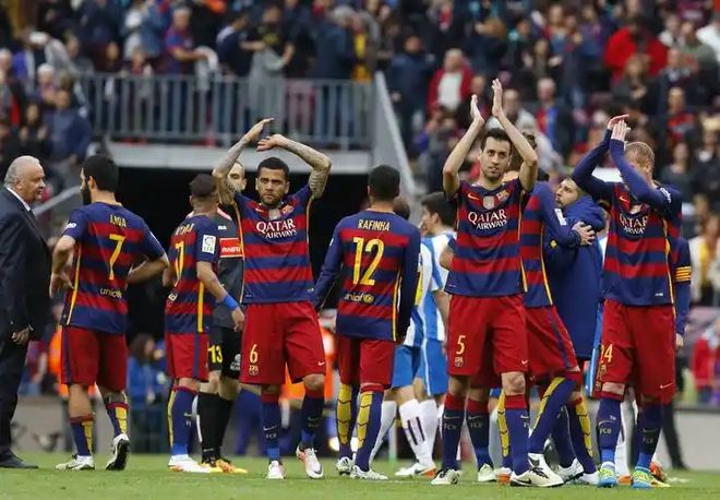 周末足球盛事:球迷翘首期待的比赛现场的简单介绍 周末足球盛事:球迷翘首期待的比赛现场的简单介绍