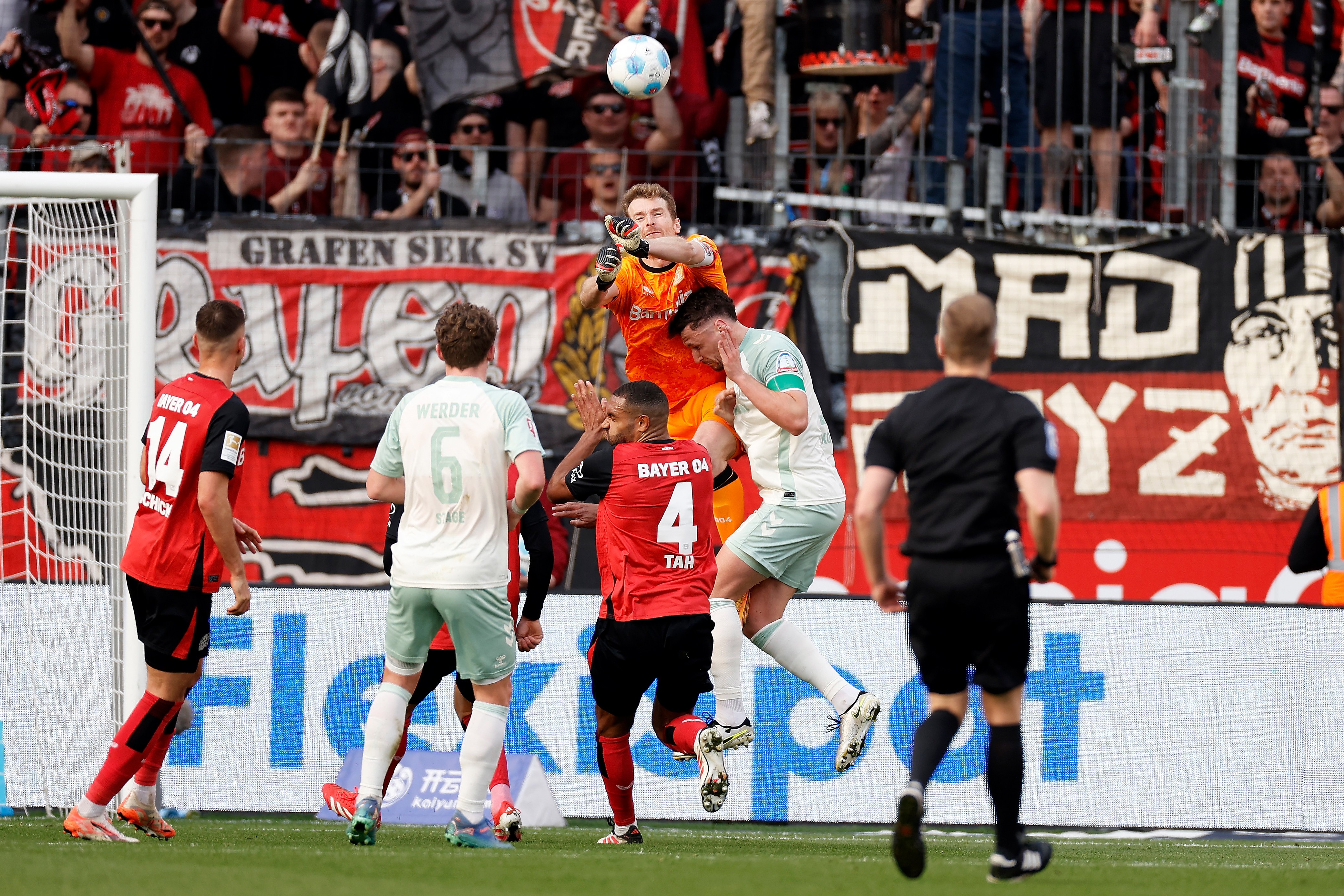 包含德国遭遇瑞士挑战——欧洲足球赛事轮番进行的词条 包含德国遭遇瑞士挑战——欧洲足球赛事轮番进行的词条