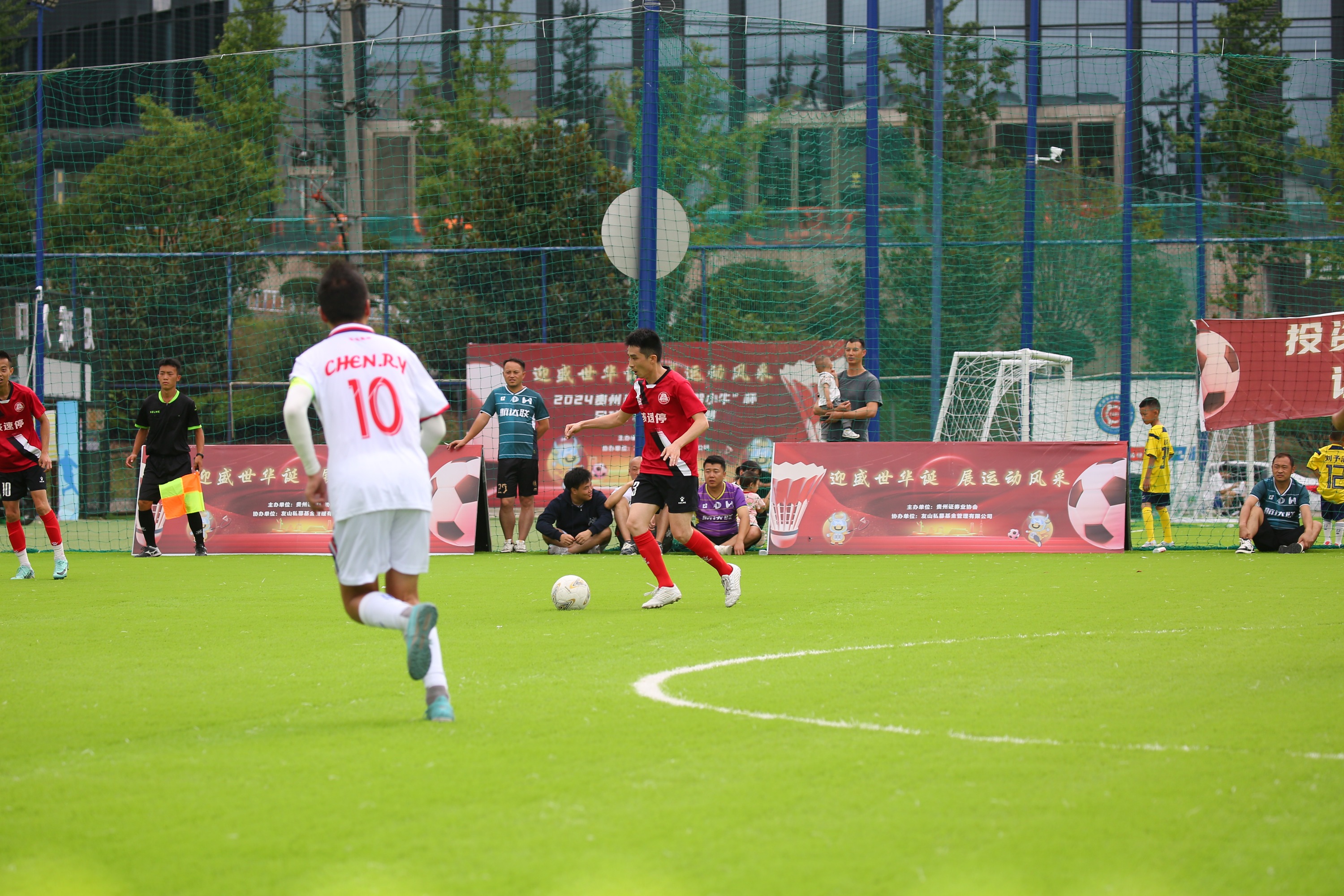 贵州金牛队主场力擒对手,赢得比赛胜利 贵州金牛队主场力擒对手,赢得比赛胜利