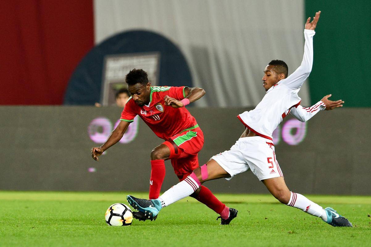 包含紧张关键的足球对决中球员发挥出色的词条 包含紧张关键的足球对决中球员发挥出色的词条