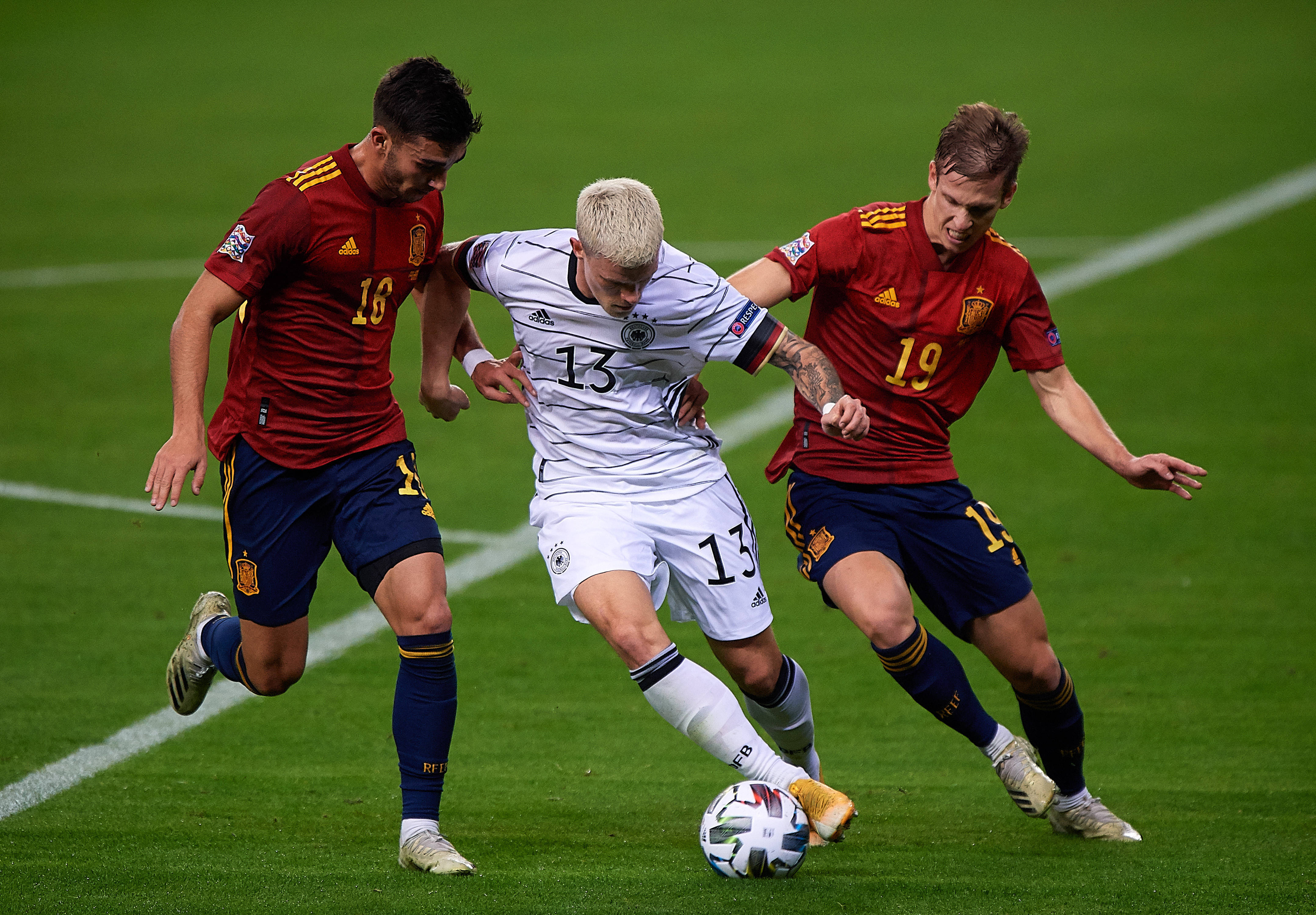 欧洲赛场备战进行中,全队全力以赴求胜 欧洲赛场备战进行中,全队全力以赴求胜