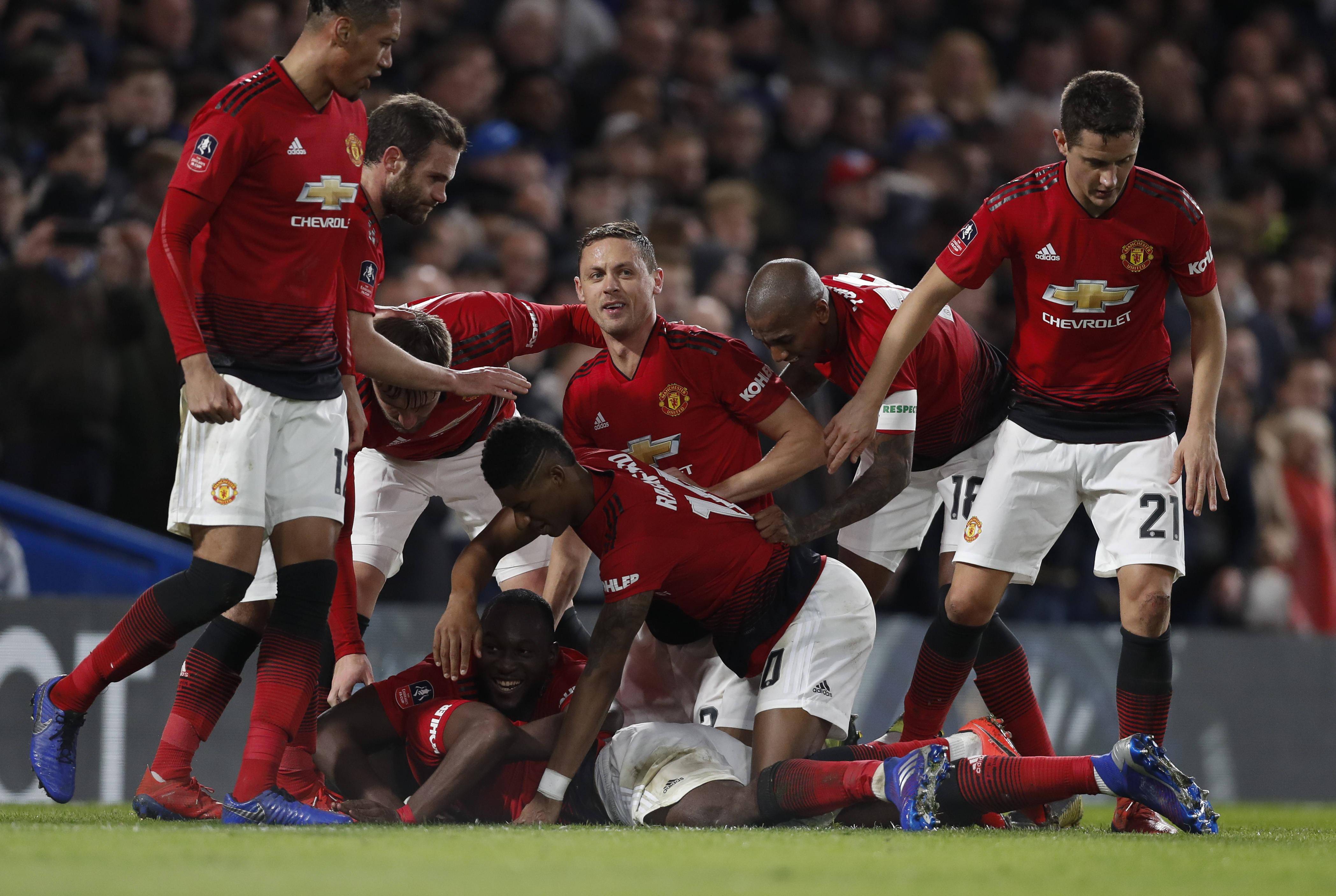 开云APP-曼联主场战胜对手，赢得英超积分榜前进