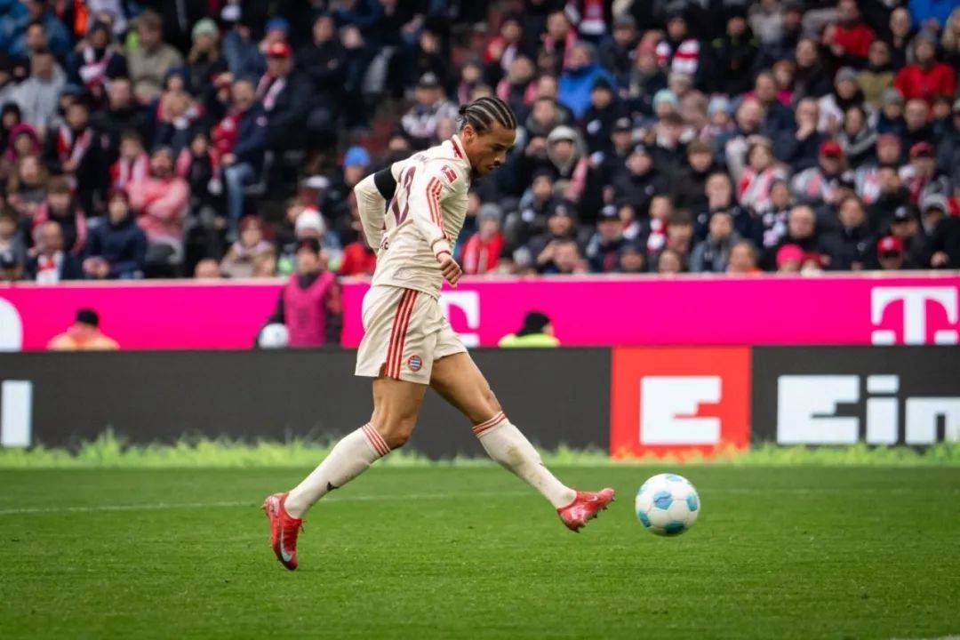 拜仁主场大胜!罗本梅开二度,轻松取胜的简单介绍 拜仁主场大胜!罗本梅开二度,轻松取胜的简单介绍