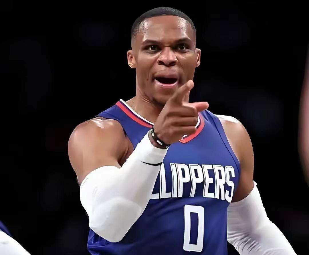 澳大利亚篮球明星勇夺得分王，助球队跻身前列