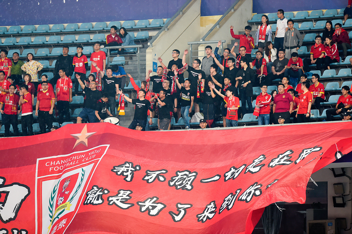 国足团结拼搏,斩获国际比赛冠军,夺得荣誉 国足团结拼搏,斩获国际比赛冠军,夺得荣誉