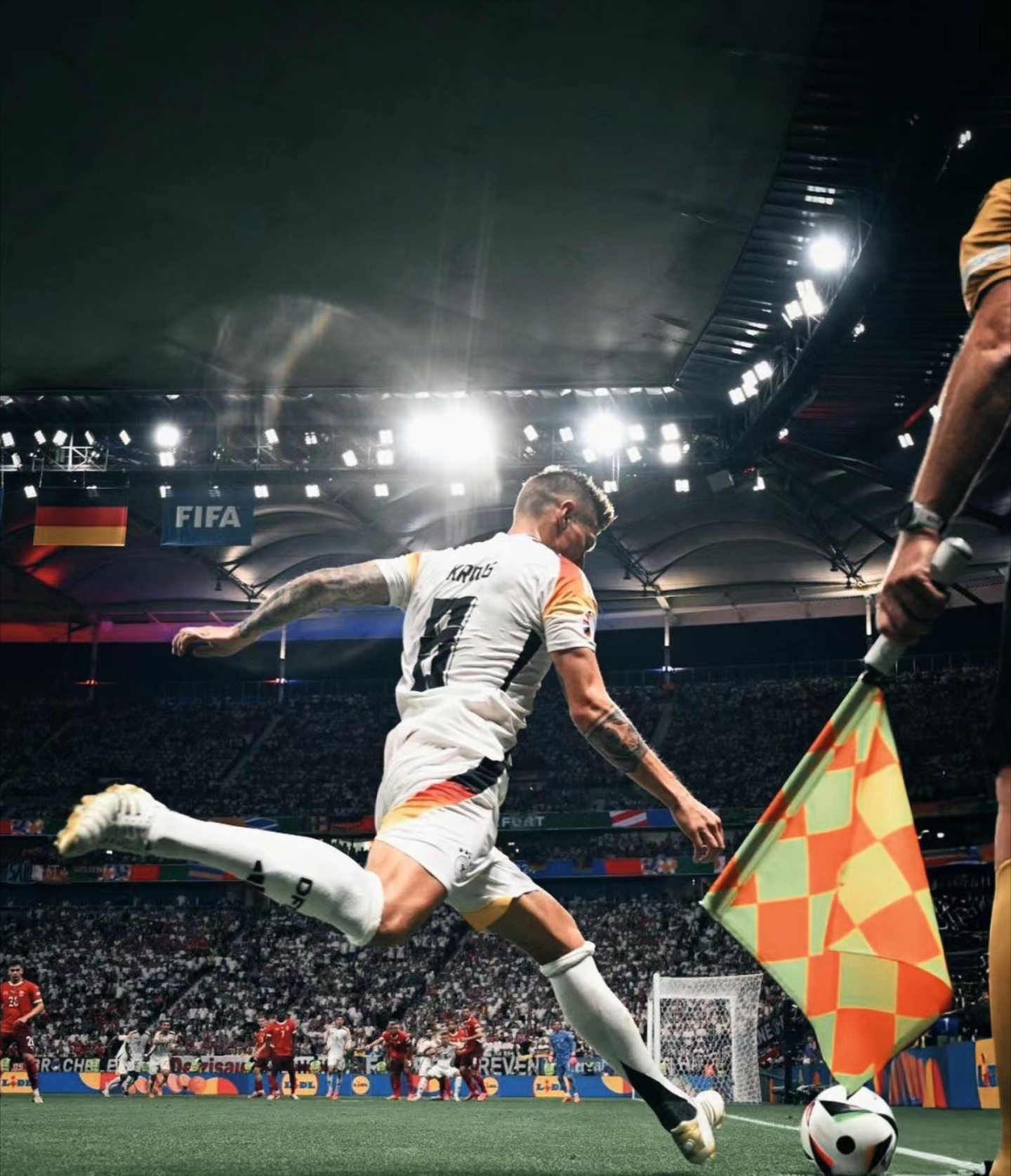 包含引爆足球激情，欧洲足坛争霸赛未来可期的词条