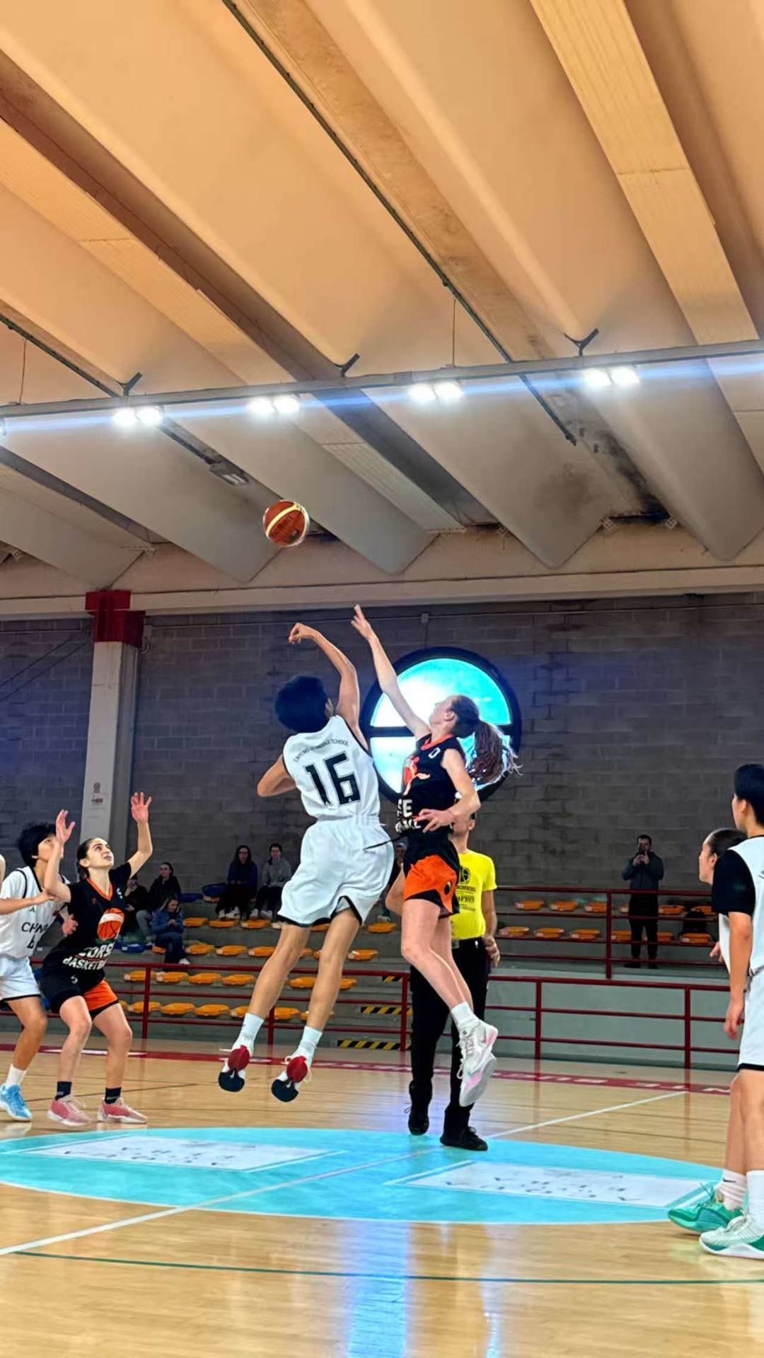 包含心跳加速的篮球赛事,全情投入的表现令人惊叹的词条 包含心跳加速的篮球赛事,全情投入的表现令人惊叹的词条