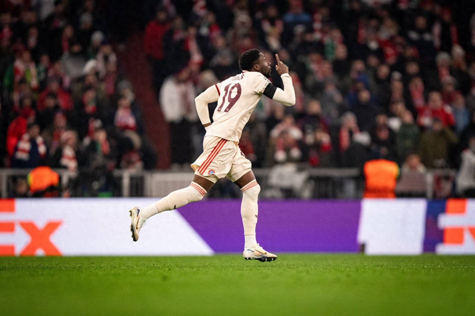 拜仁进军欧冠四强,领跑胜出之路 拜仁进军欧冠四强,领跑胜出之路