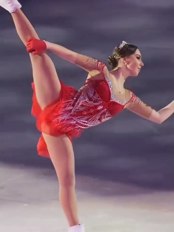 轮滑自由滑女子半决赛惊险瞬间