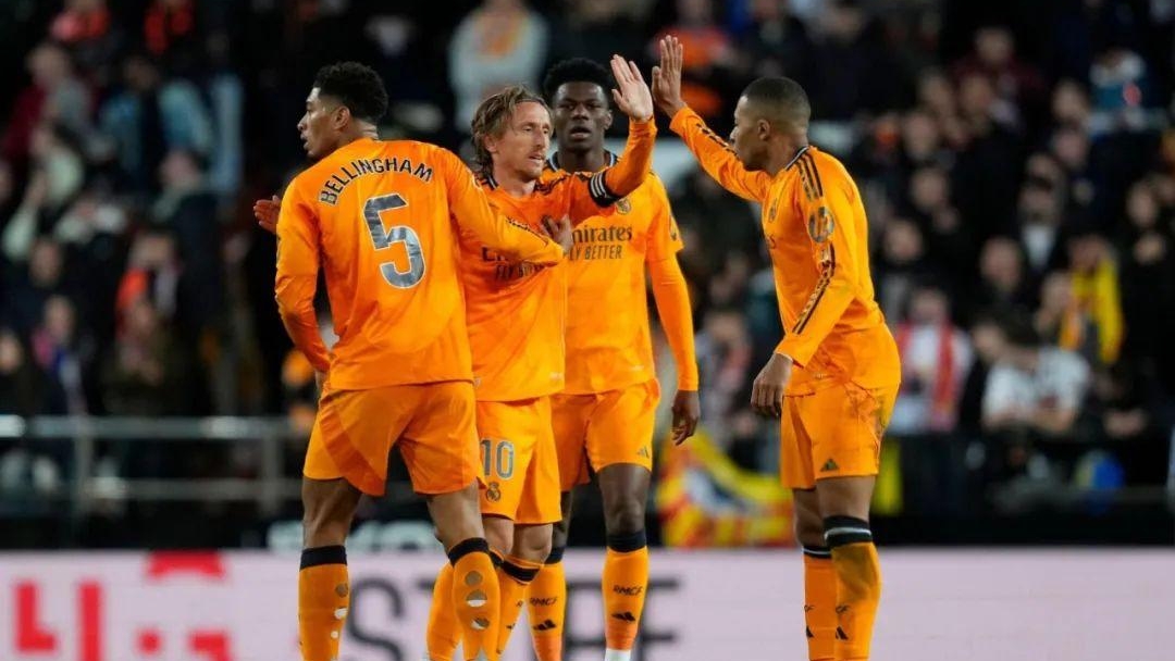 皇马客场比战胜费伦茨瓦罗斯 皇马客场比战胜费伦茨瓦罗斯