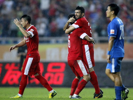 富力重塑防线稳固,全队助攻增强攻势 富力重塑防线稳固,全队助攻增强攻势