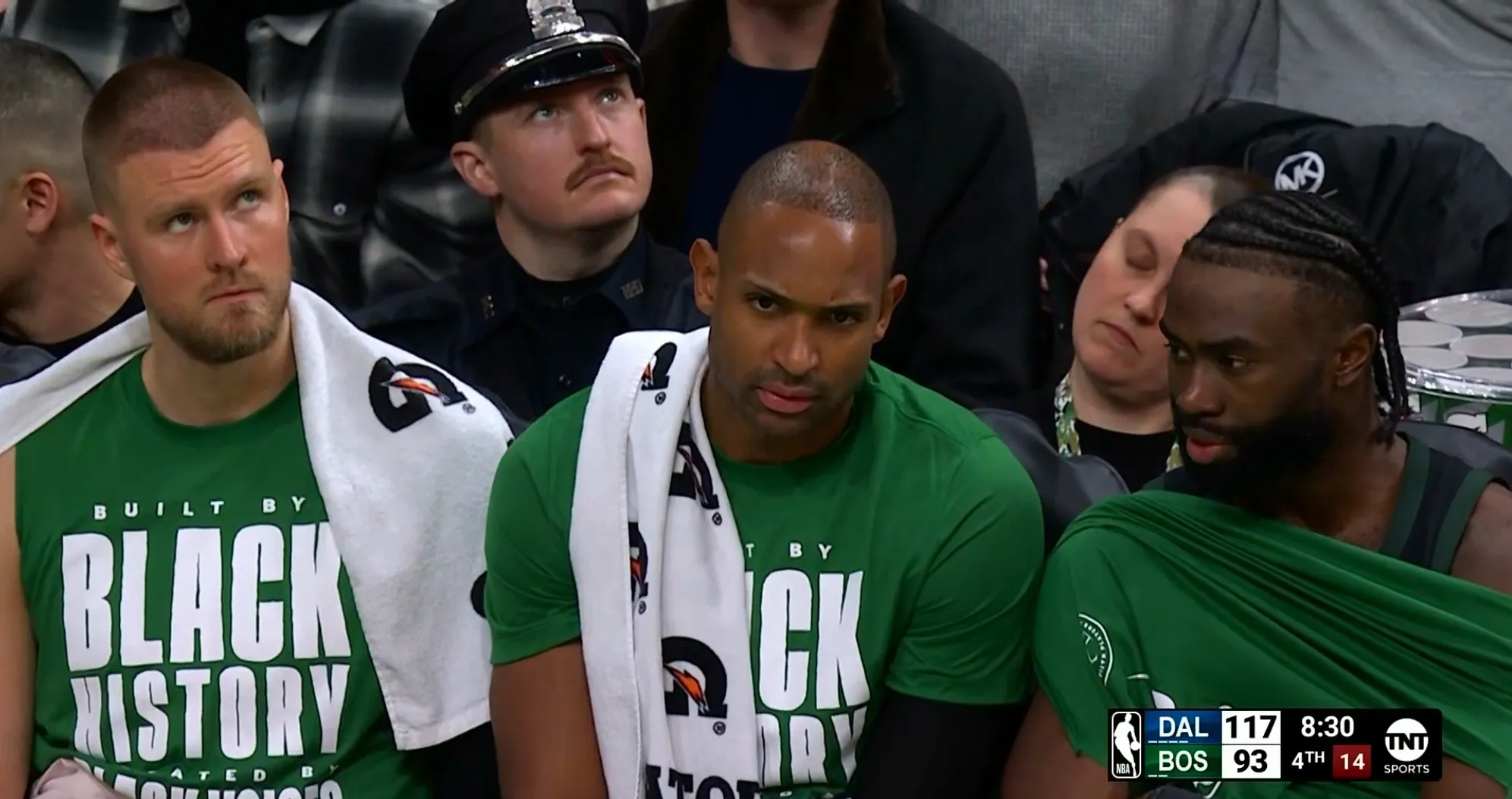 凯尔特人队全队合作无间,迎战强敌 凯尔特人队全队合作无间,迎战强敌