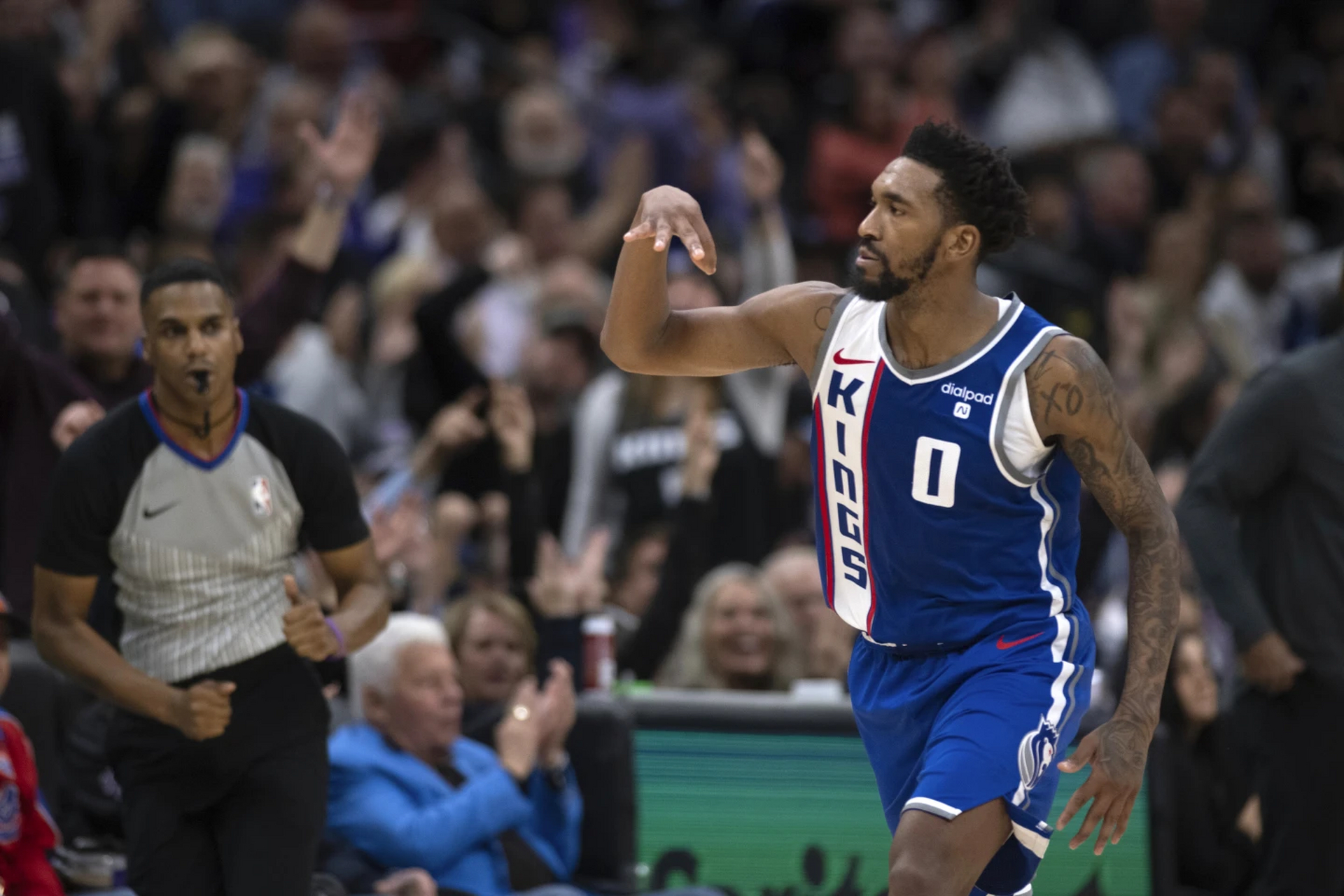 篮网主场险胜国王，继续保持不败