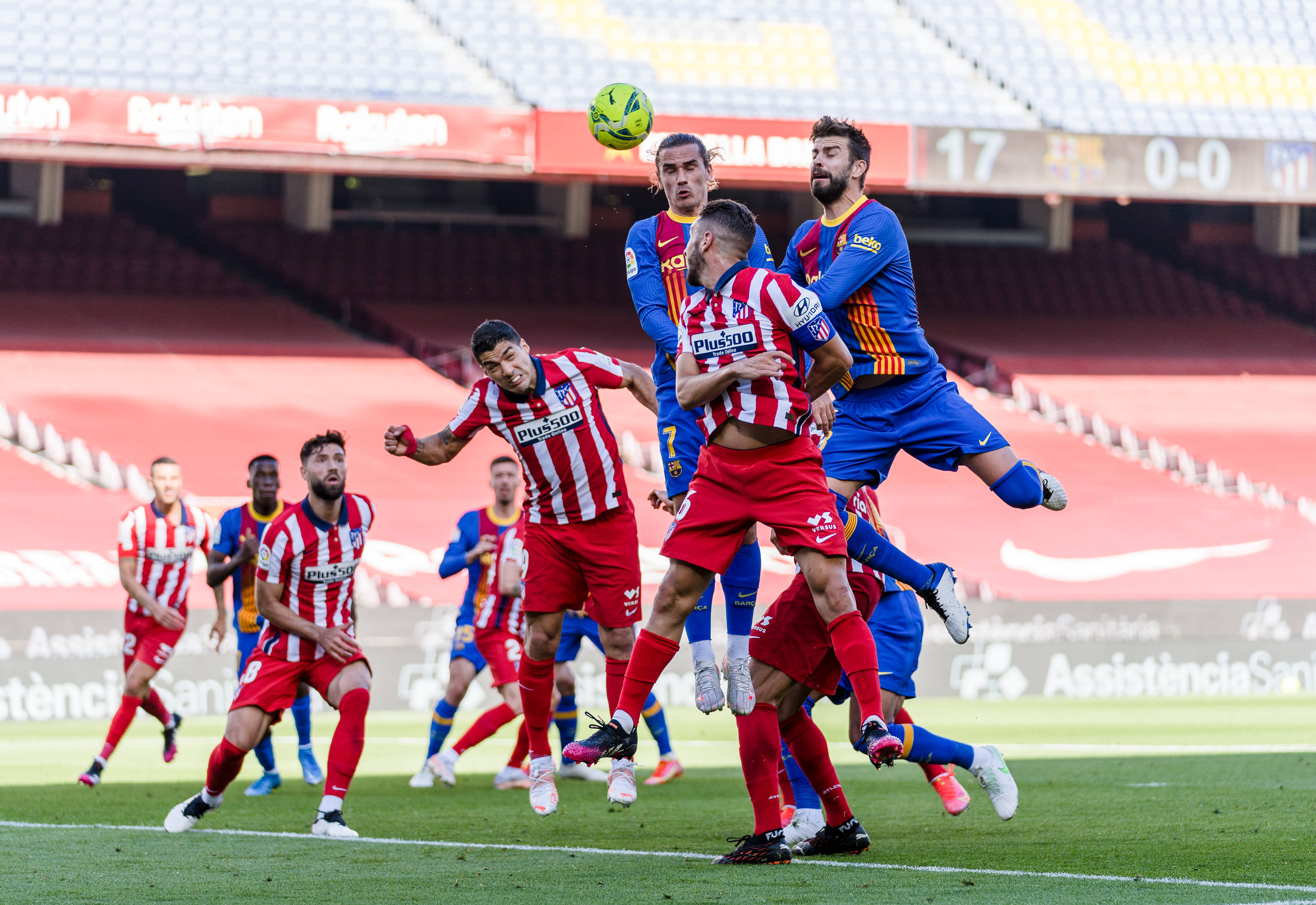 巴伐利亚德比不败，德国联赛竞争激烈