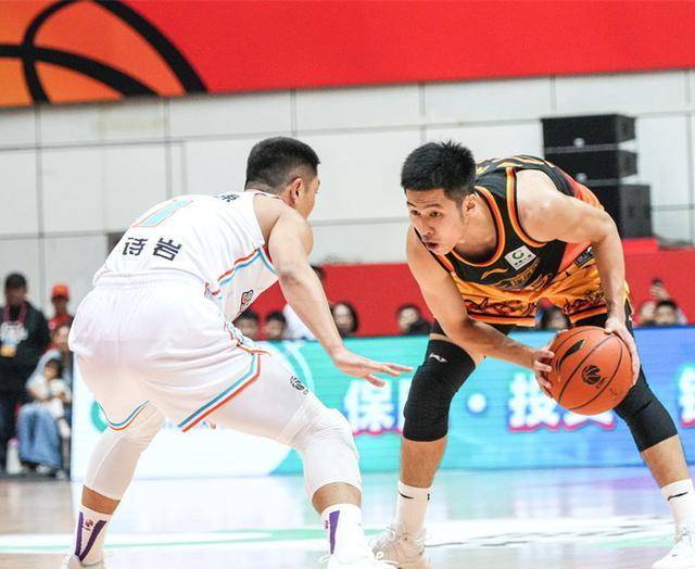 阿克苏队在激烈对决中获得了胜利,全力争取胜利的简单介绍 阿克苏队在激烈对决中获得了胜利,全力争取胜利的简单介绍