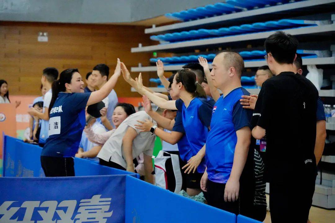 比赛现场呈现了一场火爆的对决