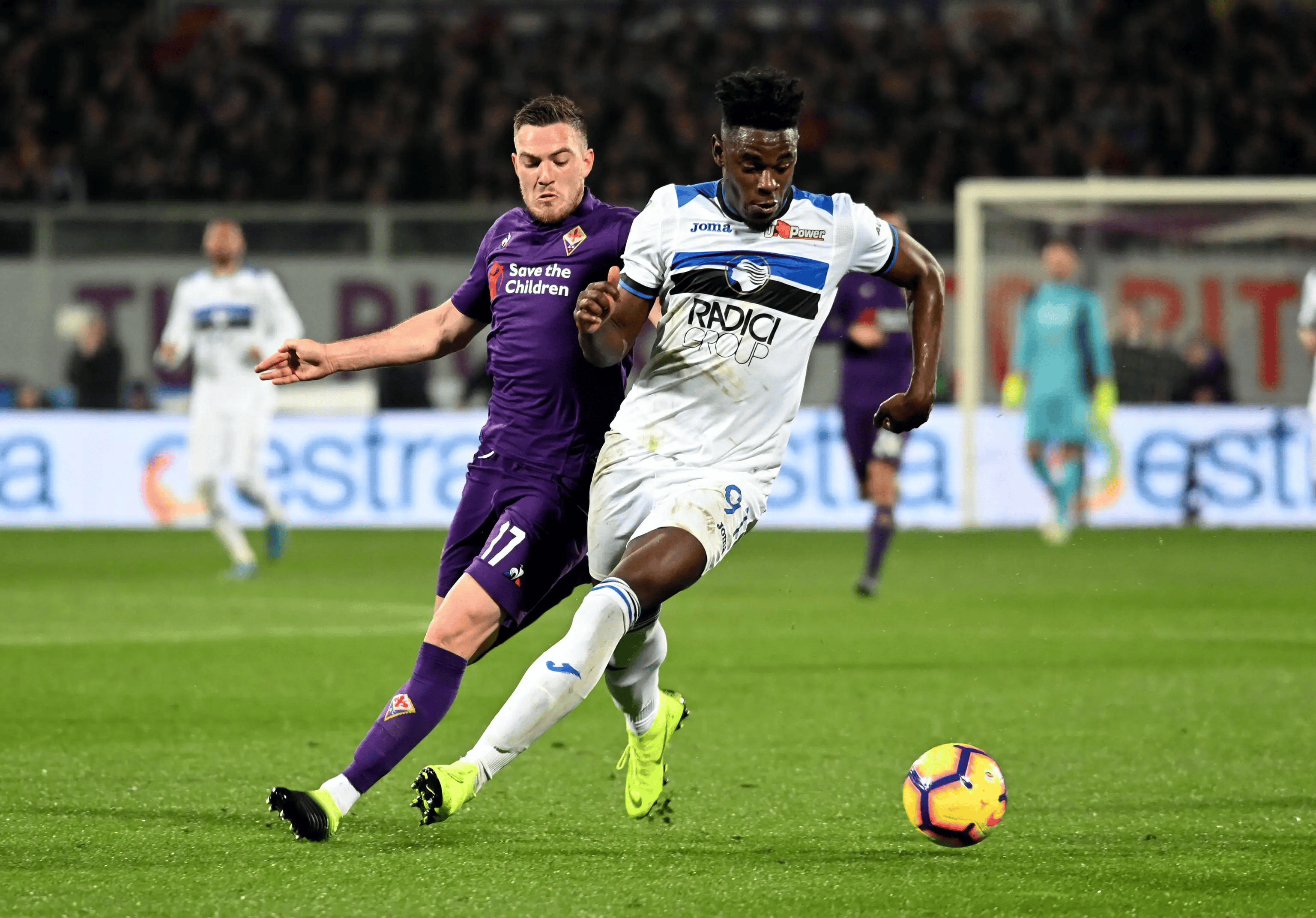 意大利足球比赛惊艳瞬间让球迷欢呼不已 意大利足球比赛惊艳瞬间让球迷欢呼不已