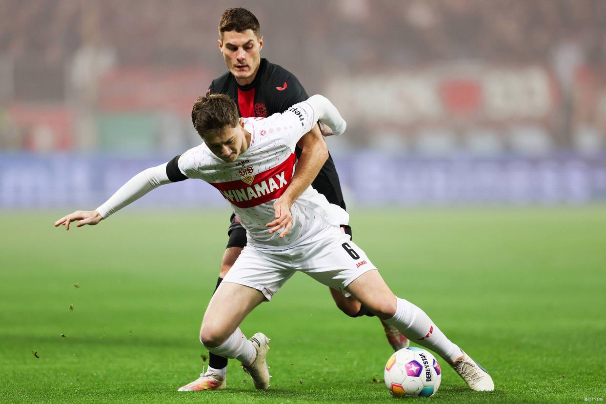 斯图加特主帅探讨改变战术,以求胜利 斯图加特主帅探讨改变战术,以求胜利