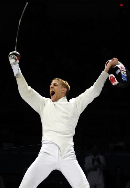 委内瑞拉队在击剑赛场上夺冠 委内瑞拉队在击剑赛场上夺冠