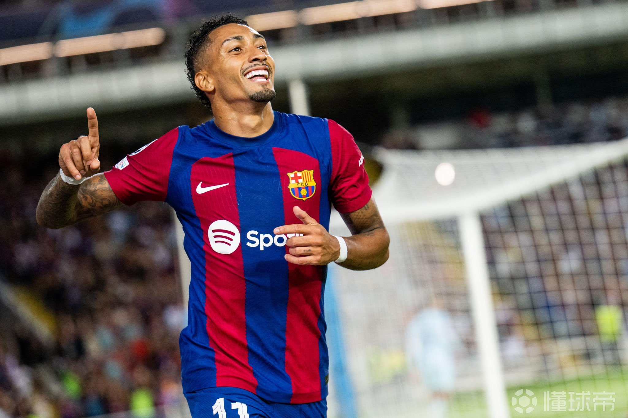 巴塞罗那新帅上任,球迷期待新风貌 巴塞罗那新帅上任,球迷期待新风貌