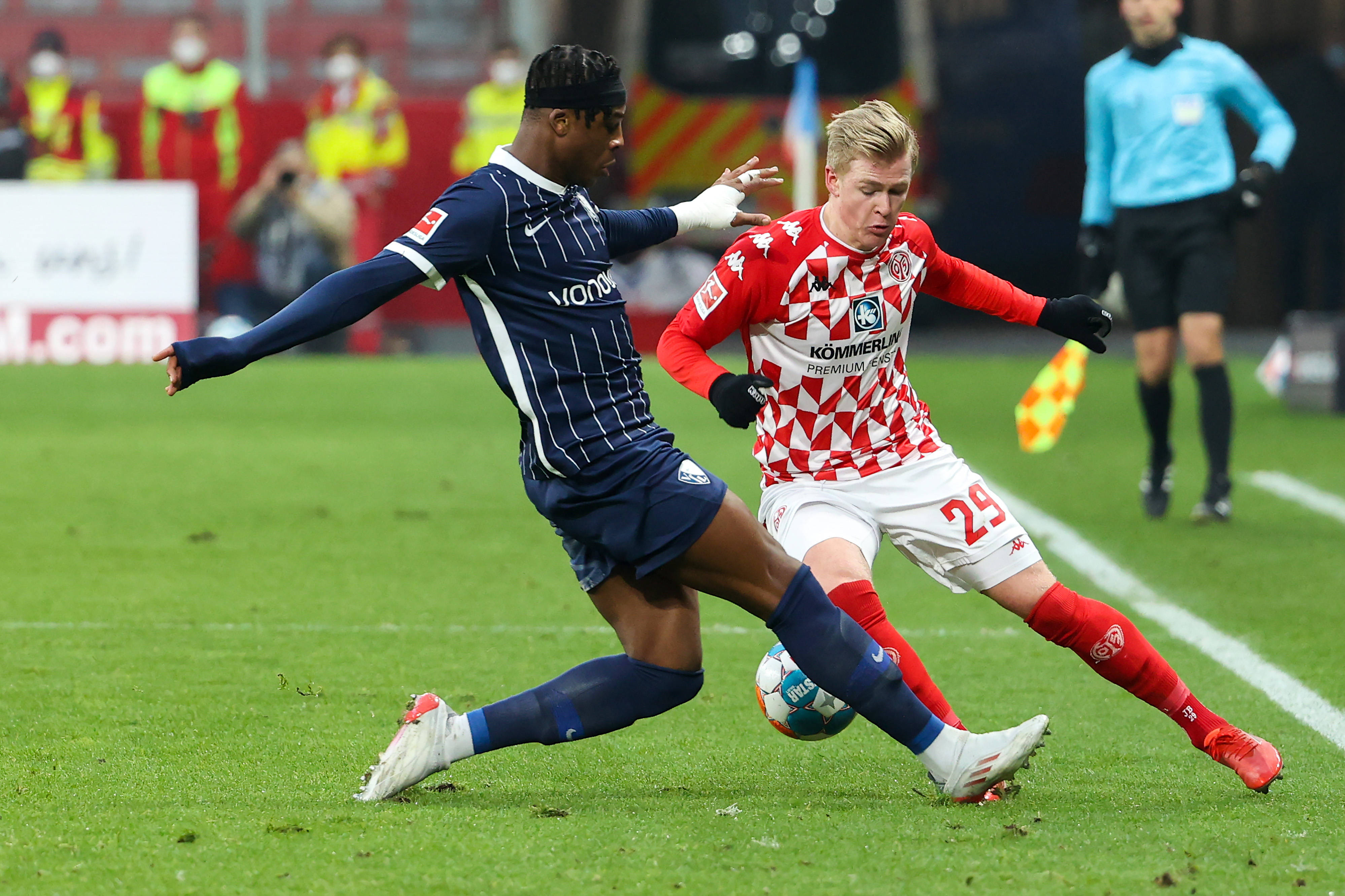 美因茨不畏强敌,德甲联赛上演阶梯战 美因茨不畏强敌,德甲联赛上演阶梯战