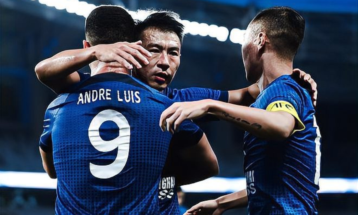 中超焦点战:国安主场击败申花,豪取三分 中超焦点战:国安主场击败申花,豪取三分