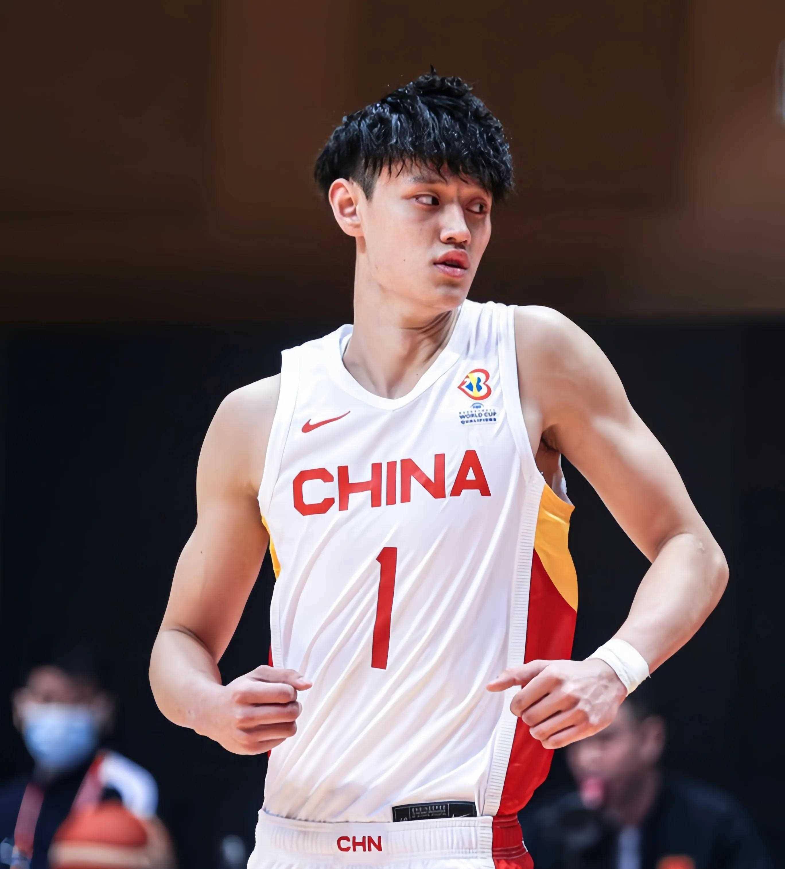 亚洲篮球新星崭露头角，成为关注焦点