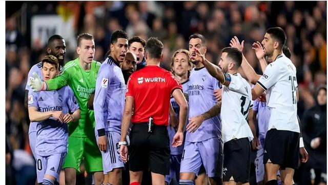 包含瓦伦西亚遭遇连败,降级危机加剧的词条 包含瓦伦西亚遭遇连败,降级危机加剧的词条