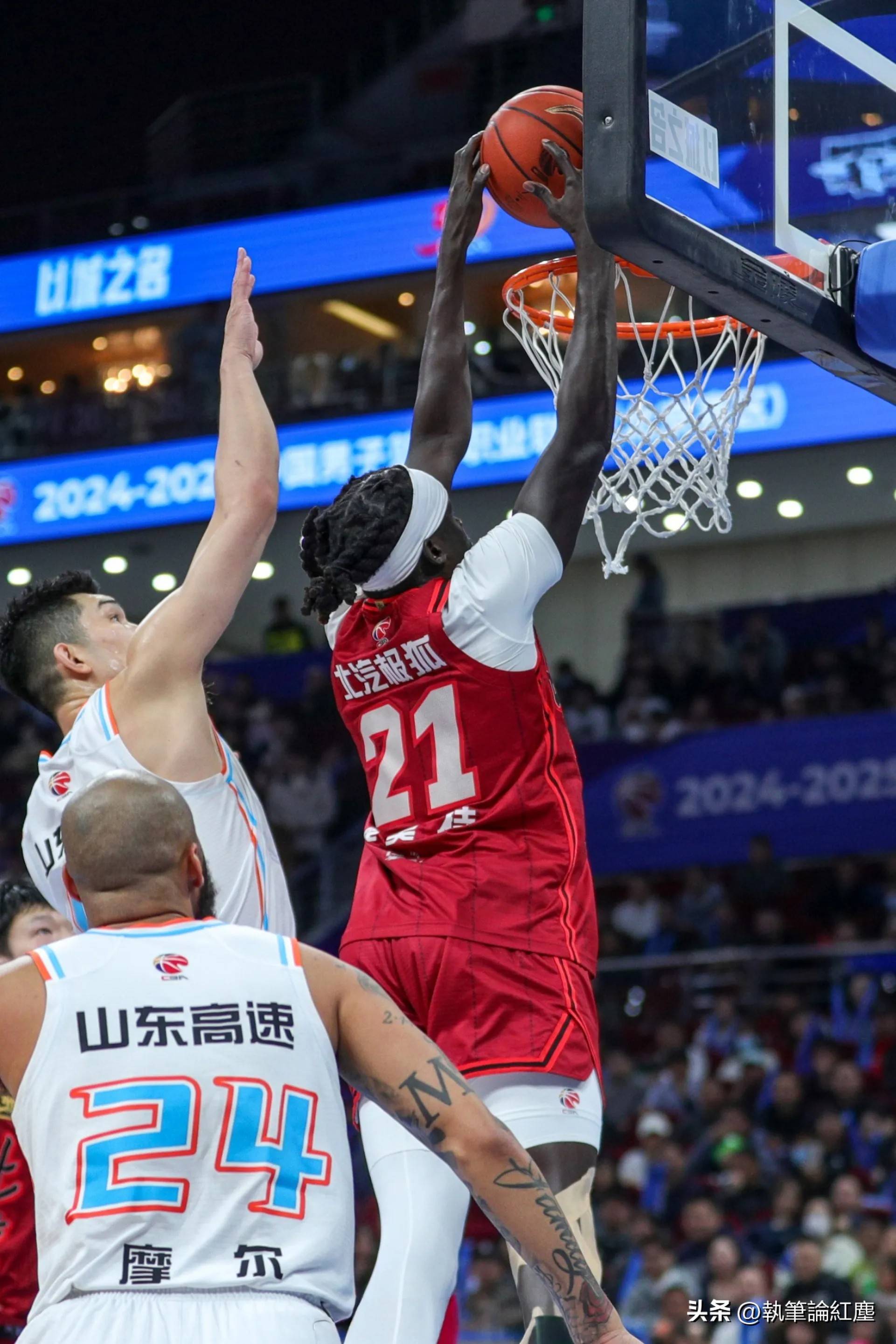 山东队大展拳脚,主场获胜关键 山东队大展拳脚,主场获胜关键