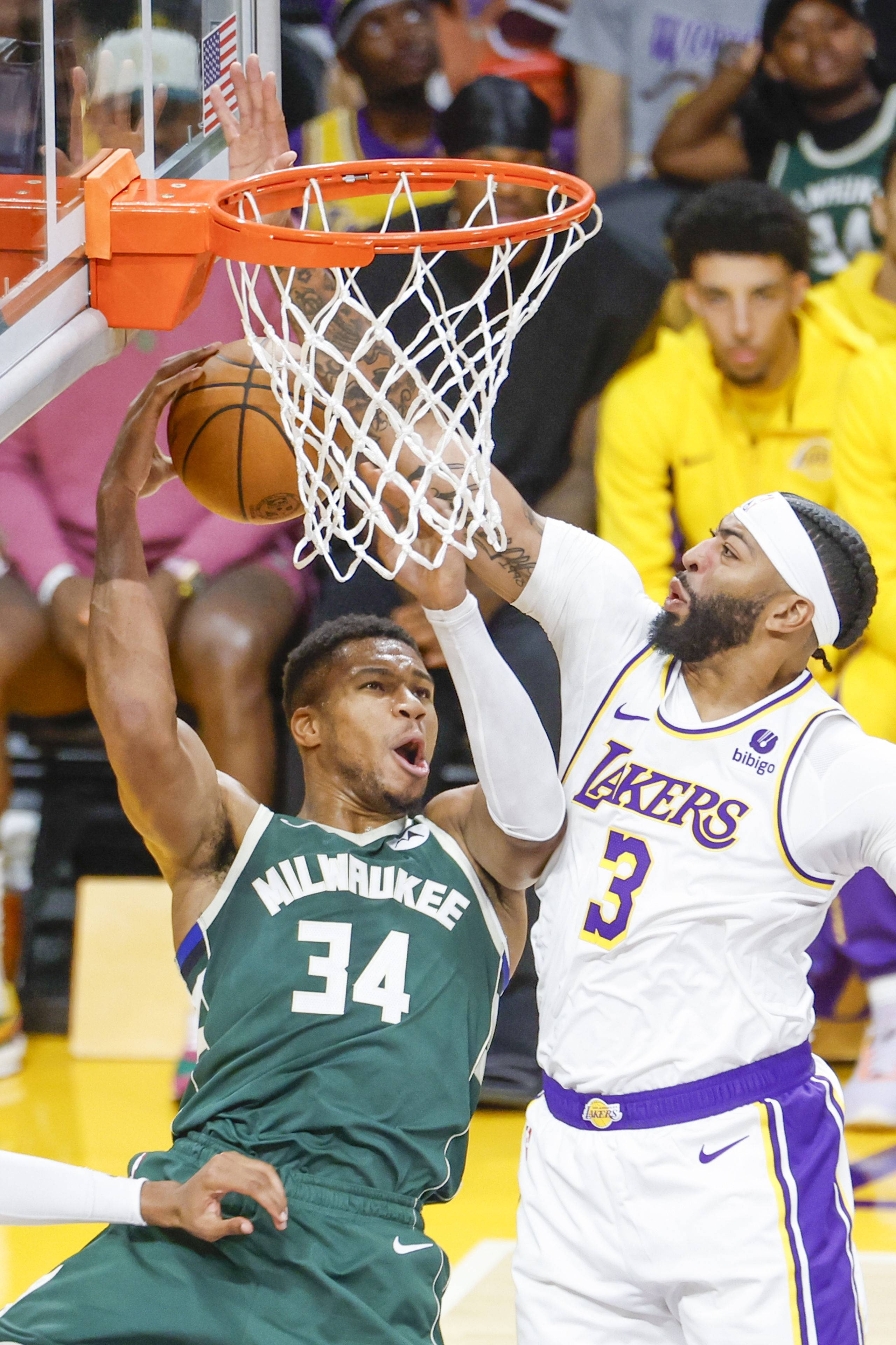 雄鹿双星无力回天,主场偏门崩盘 雄鹿双星无力回天,主场偏门崩盘