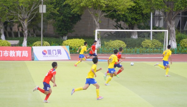 国内足球锦标赛精彩对决接连上演