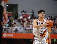 斯洛伐克篮球联赛一哥踢球风格示范