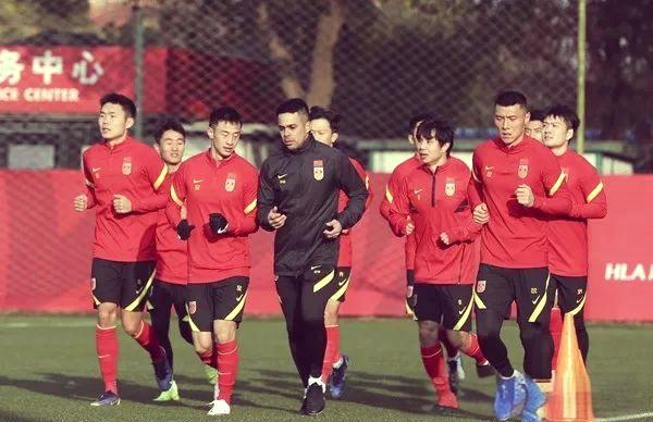 队员们将在场上全力拼搏,为球队荣誉而战 队员们将在场上全力拼搏,为球队荣誉而战