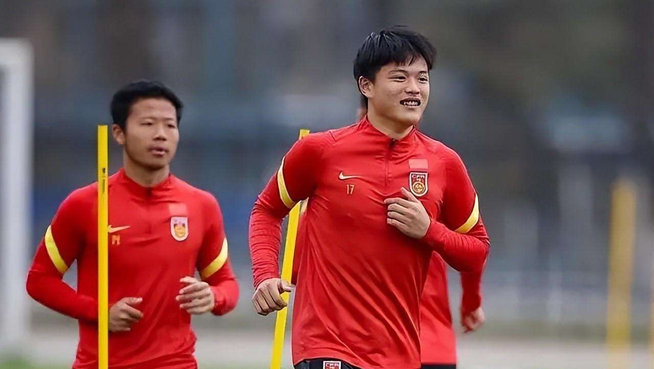 山西队联手新人在比赛中崭露头角，备受瞩目