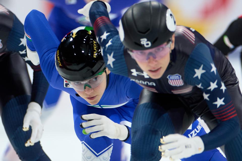 比利时短道速滑选手翻飞在赛场上 比利时短道速滑选手翻飞在赛场上