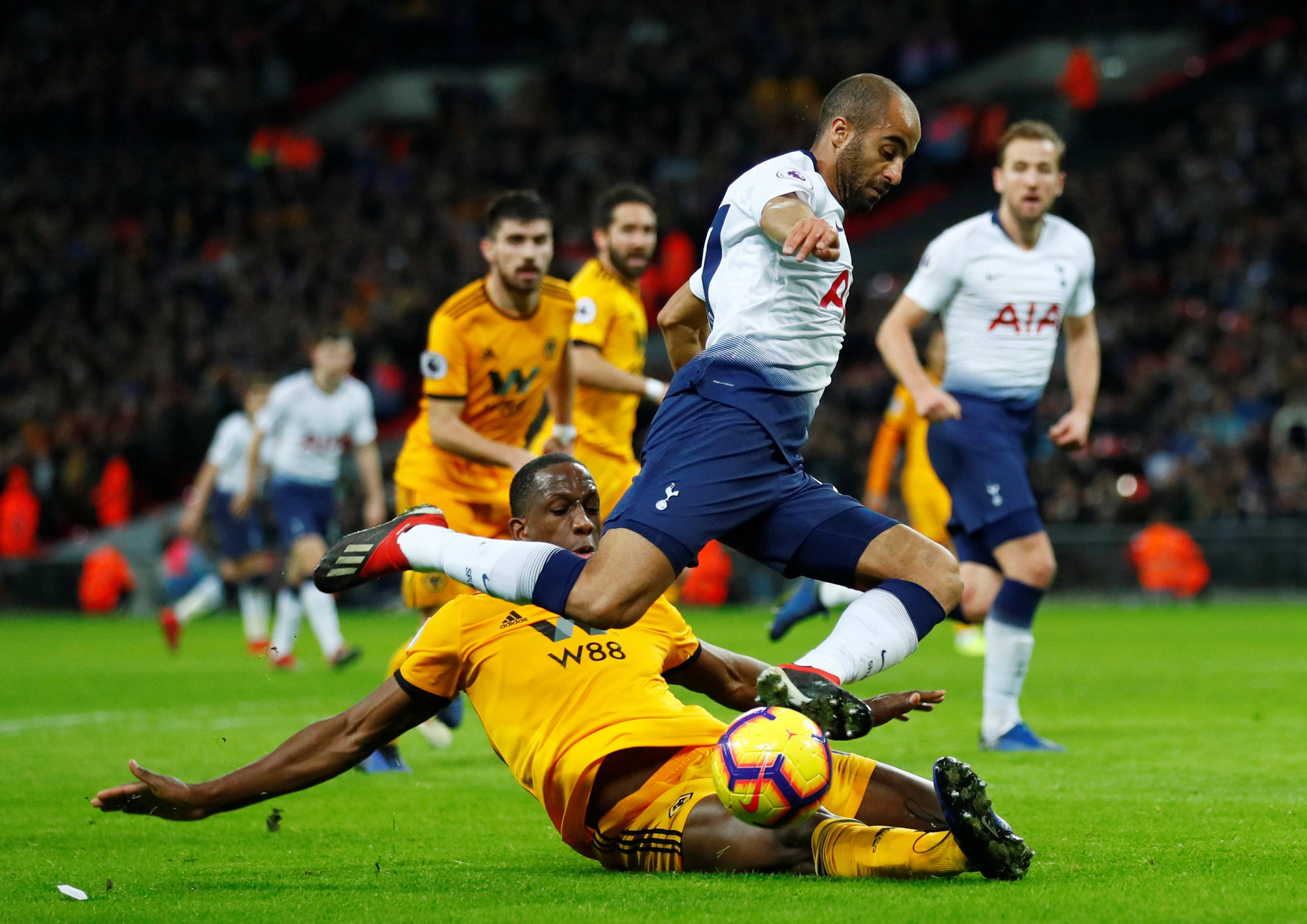 狼队主场胜利,保级压力得到缓解的简单介绍 狼队主场胜利,保级压力得到缓解的简单介绍