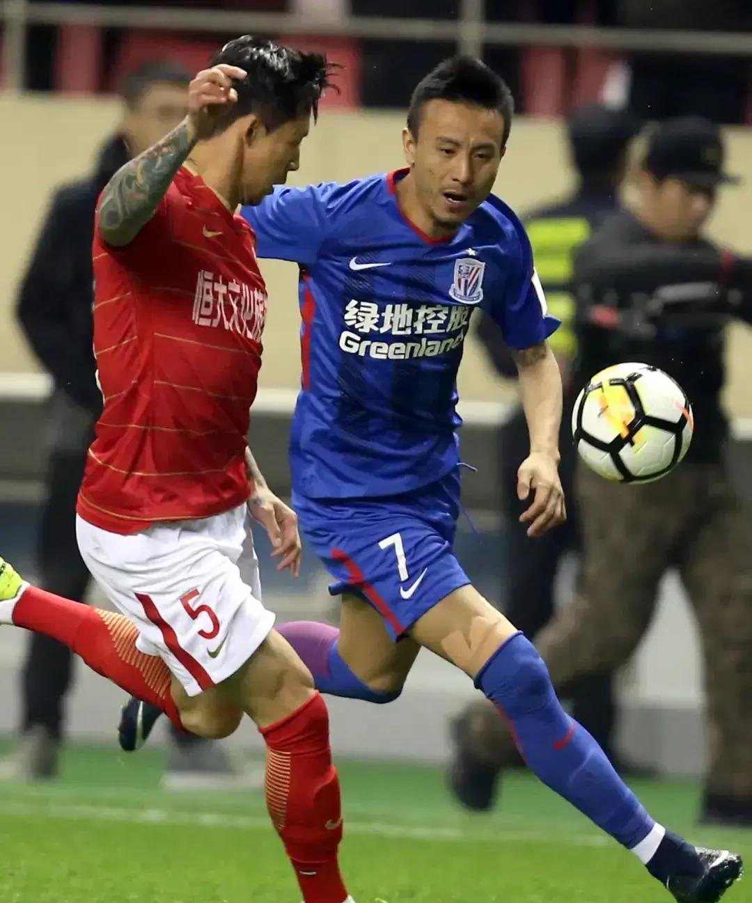 球员在联赛上精湛技艺眼花缭乱