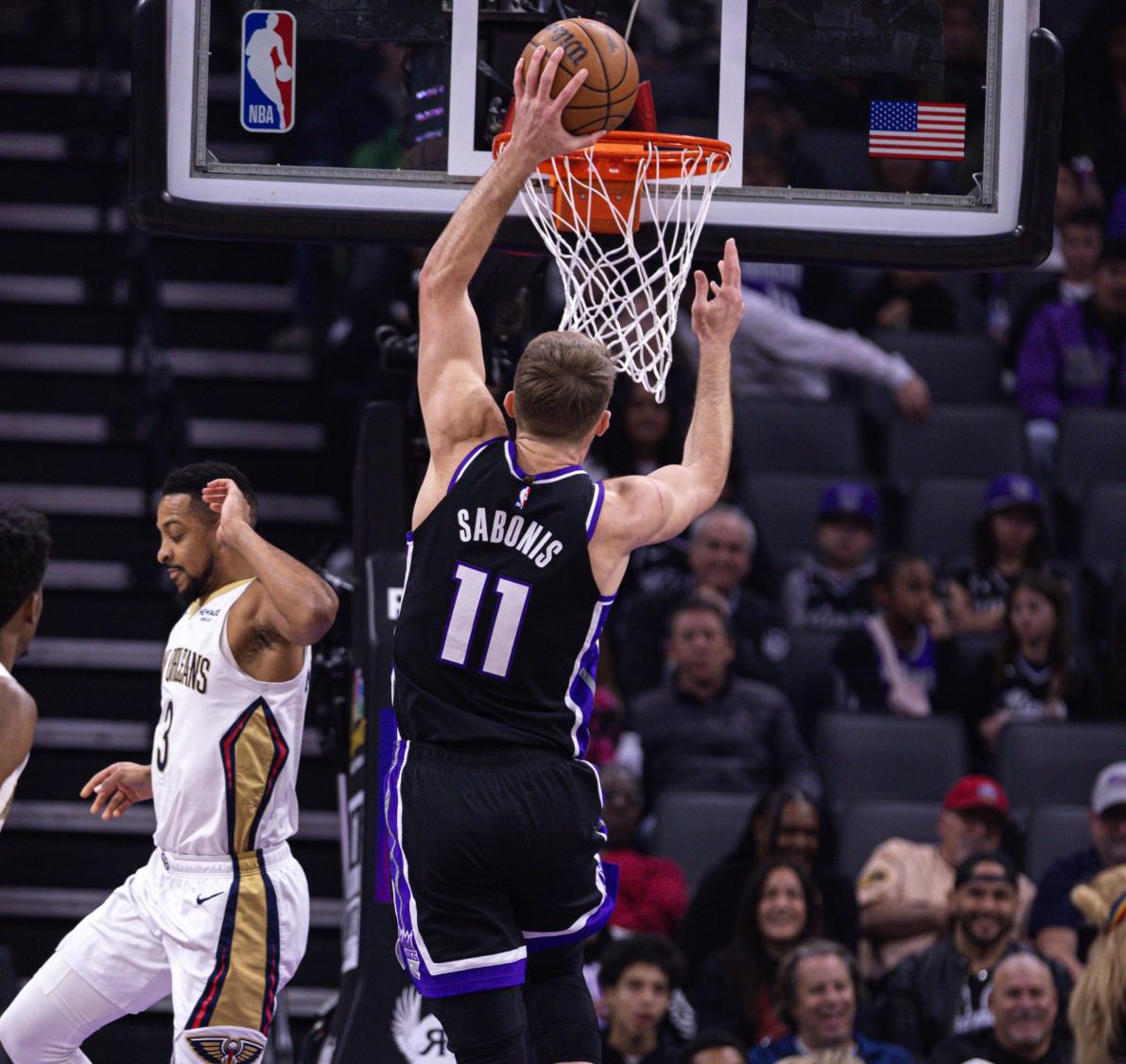 包含公牛胜马刺：拉文关键时刻连续得分锁定胜局的词条