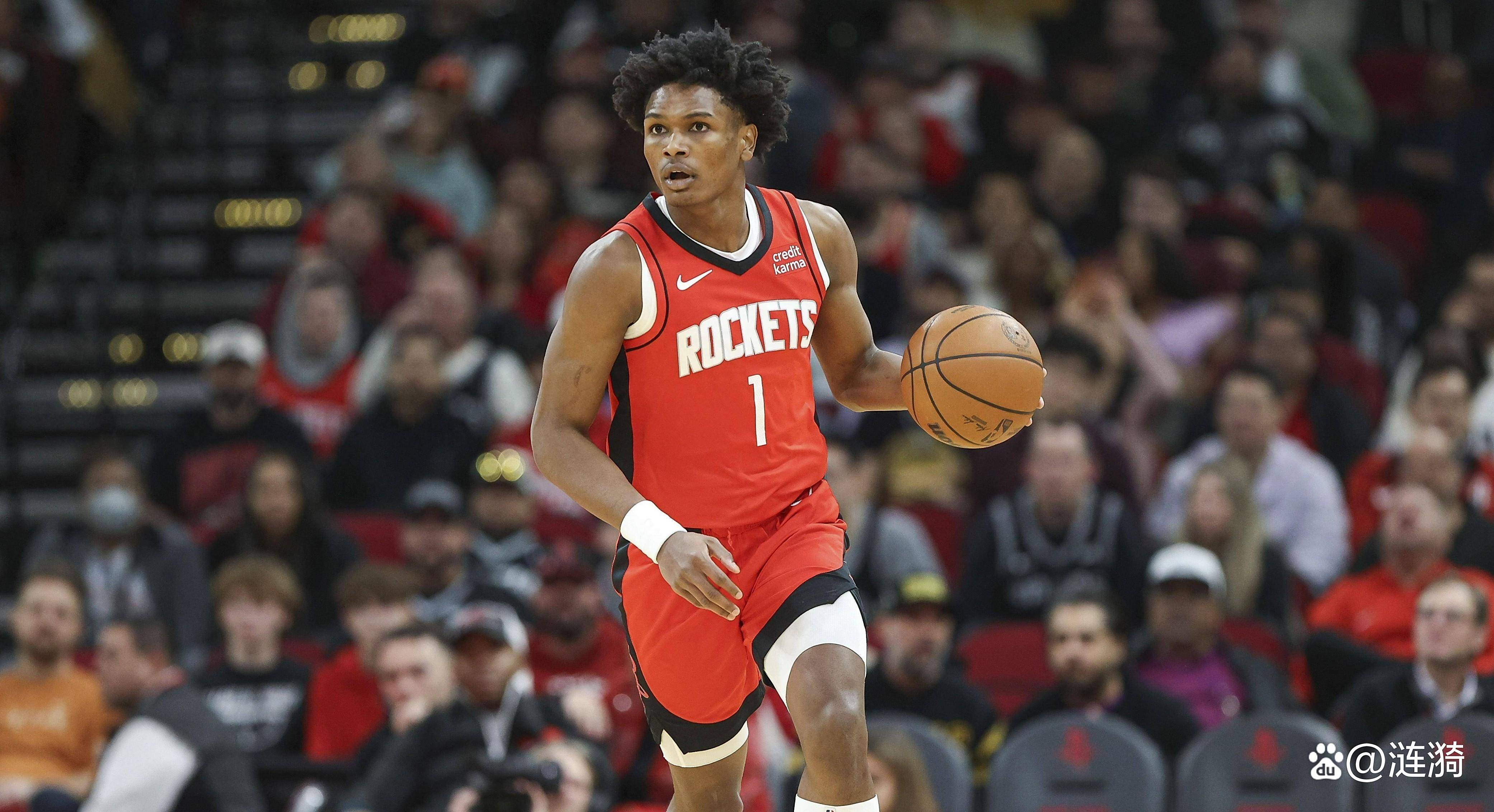 NBA新秀展现出色表现，成为球队关注焦点