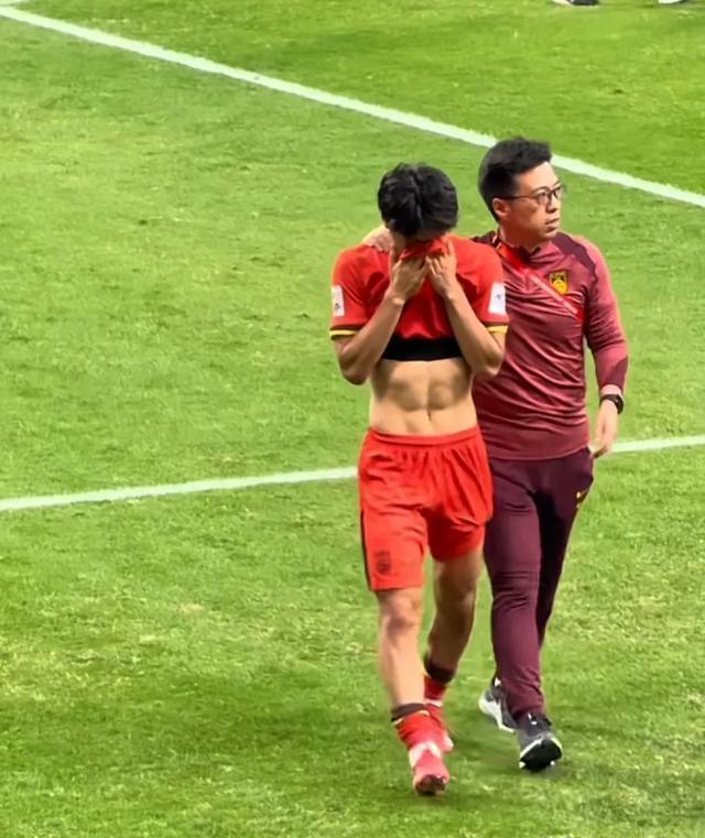 背靠背比赛疲劳战役球员顽强拼搏