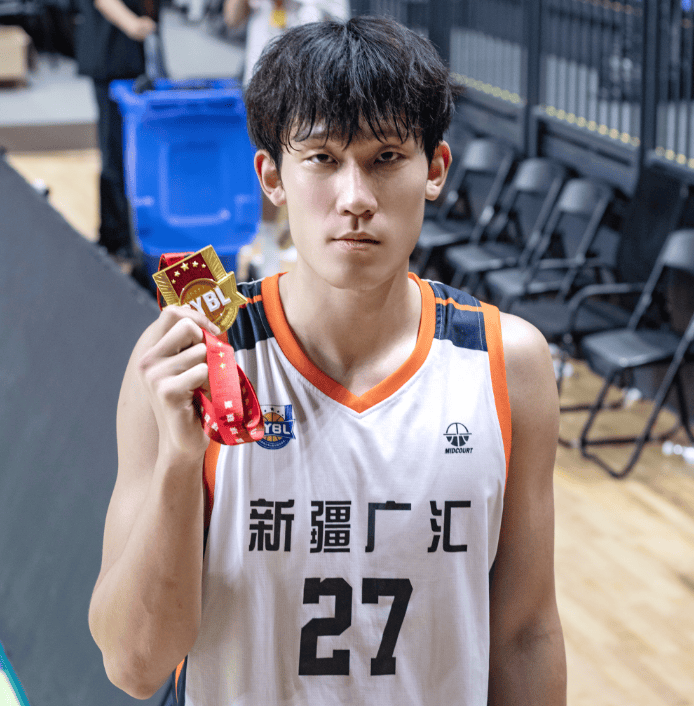 新疆男篮精雕细刻，篮下稳健对抗力不凡的简单介绍