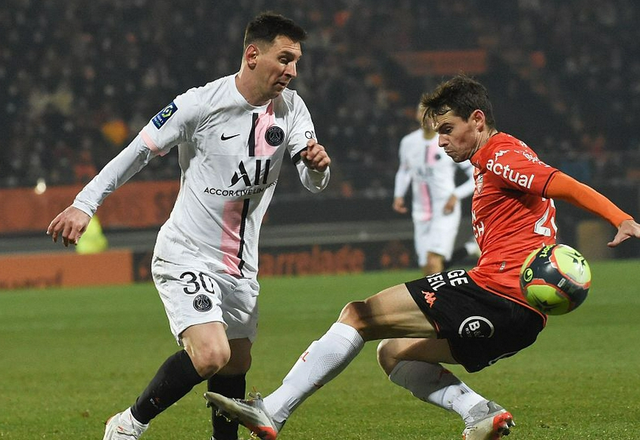 沙托鲁主场球迷加油助威,大胜洛里昂 沙托鲁主场球迷加油助威,大胜洛里昂