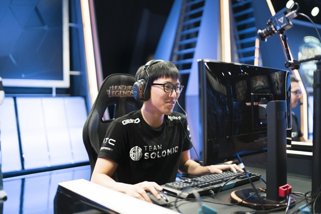 包含TSM鏖战TL，Ming线上压制力十足鏖战多局2025世界赛，留下经典瞬间的词条