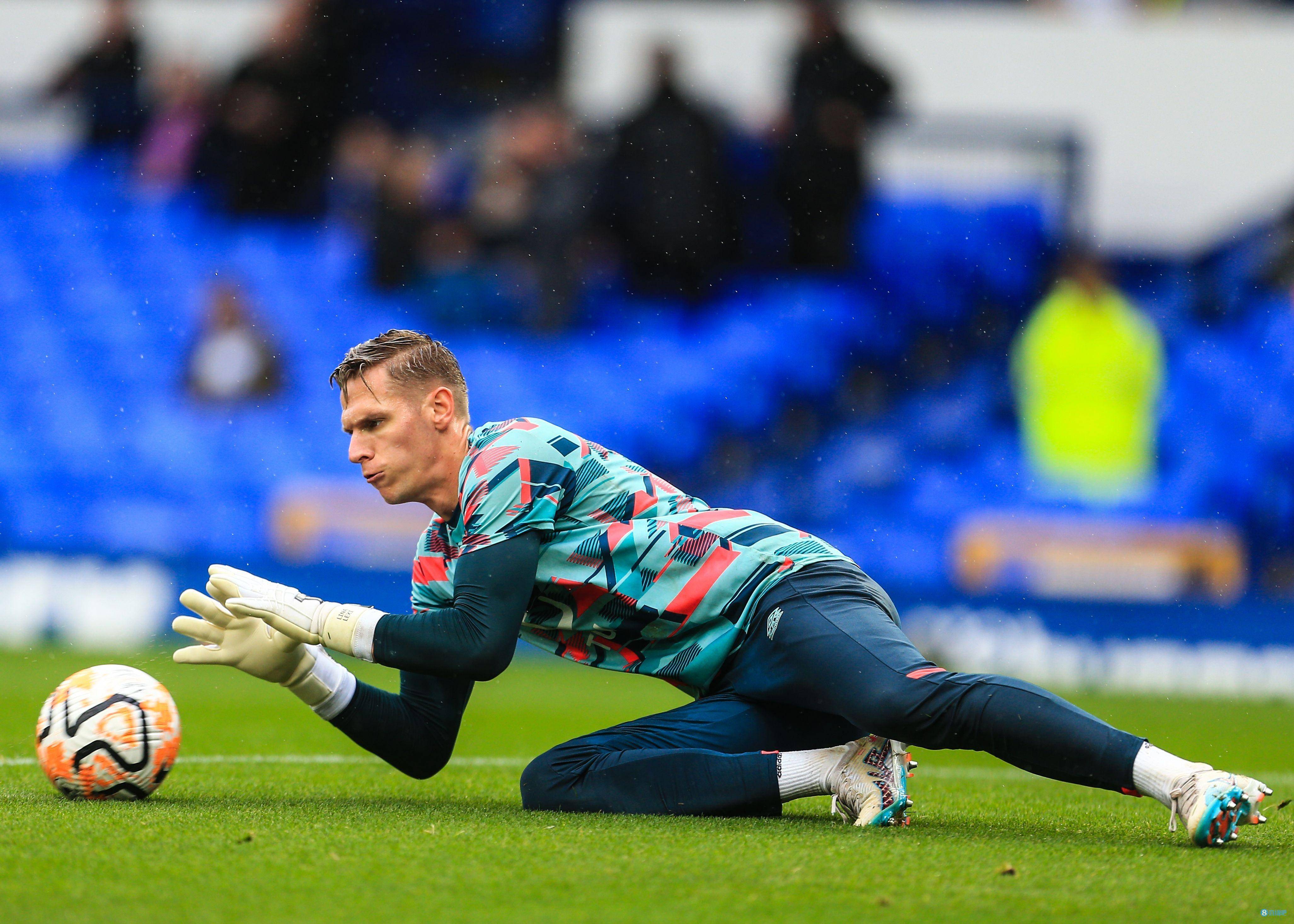 捷克队门将表现出色,多次扑出关键球 捷克队门将表现出色,多次扑出关键球