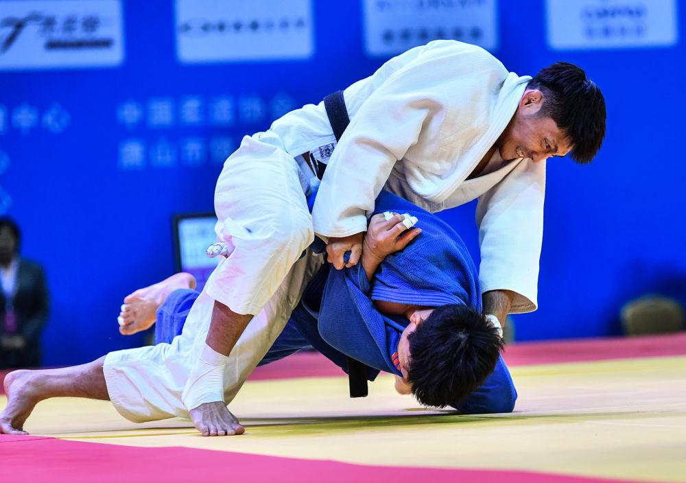 柔道比赛搏斗如火如荼,冠军再次诞生 柔道比赛搏斗如火如荼,冠军再次诞生