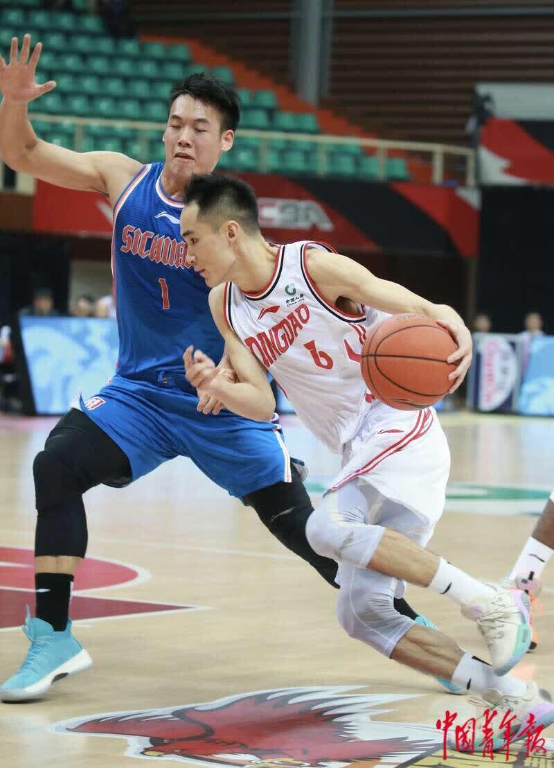 开云体育-深圳队险胜青岛队，乔治带队取胜