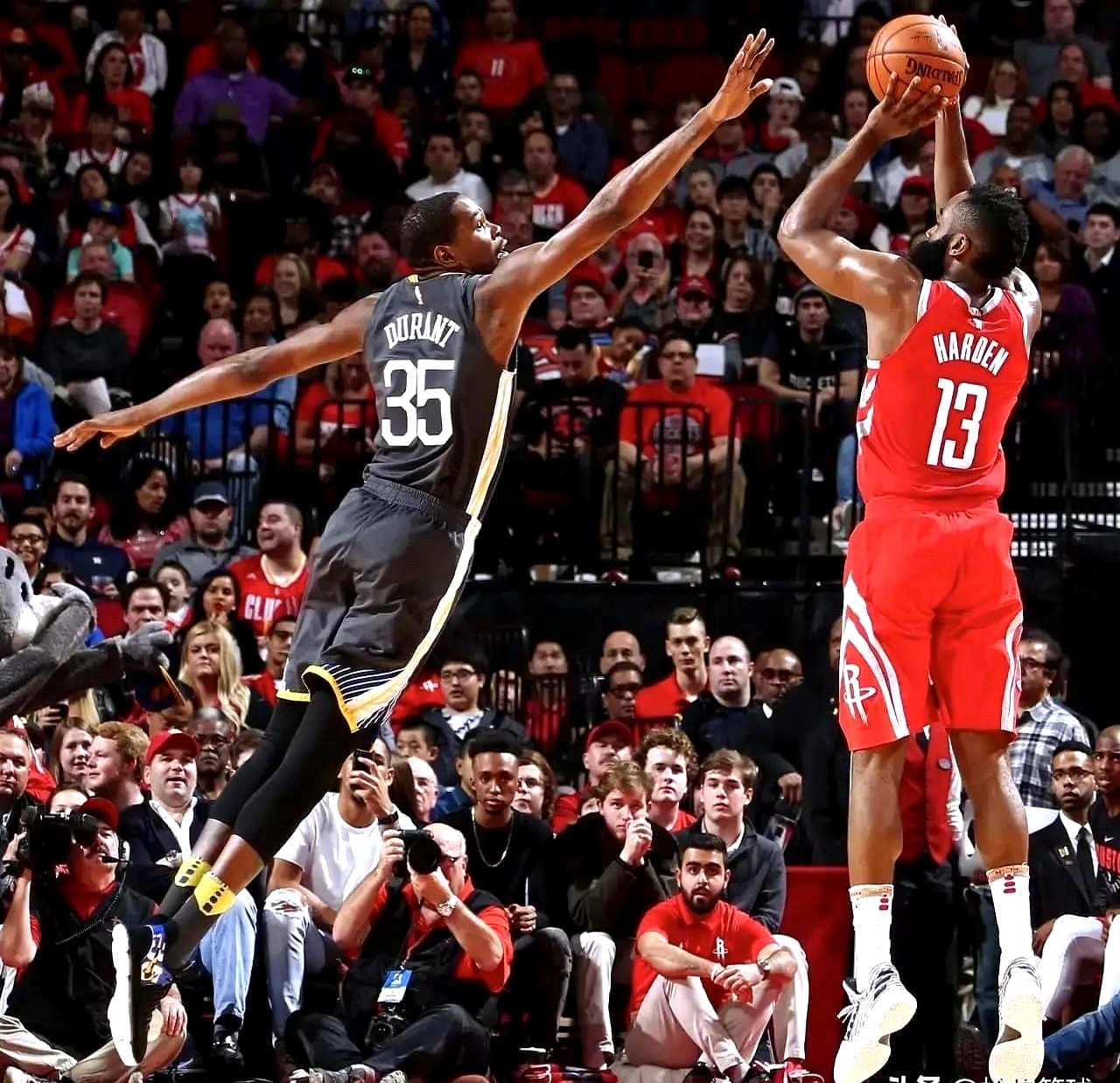 北京队逆转火箭，保罗带队取胜